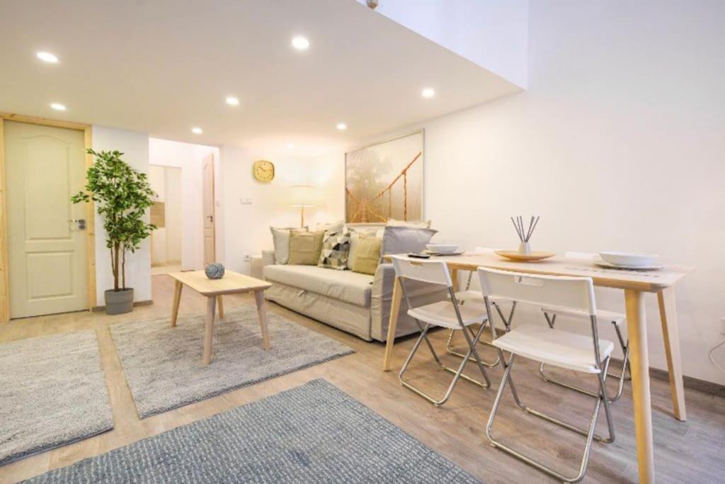 2 Bedroom Flat In Nyar Str., Boutique Budapest Extérieur photo