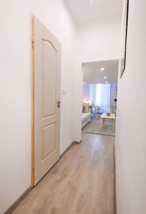 2 Bedroom Flat In Nyar Str., Boutique Budapest Extérieur photo